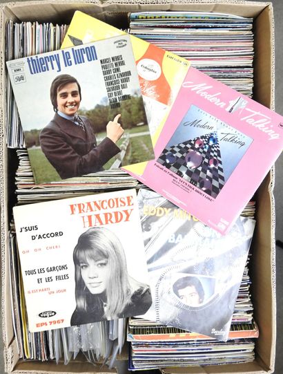 VINYLES : Environ 400 45 tours de variétés...
