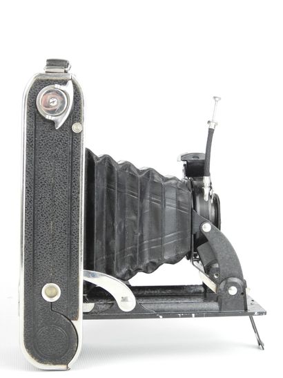 VOIGTLÄNDER: Bellows camera with Voigtar...