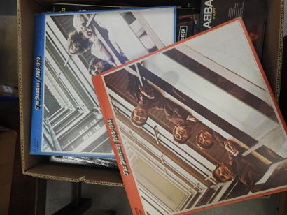 VINYLES : Environs 100 45 tours, 33 tours...