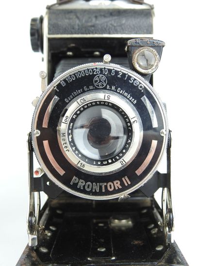 REFLEX TRAVELLER camera with Double Lens...