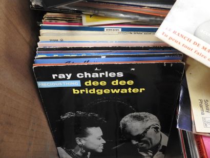 VINYLES : Environs 100 45 tours, 33 tours...