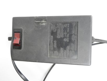 2 CAMERAS: CHINON 672 Autozoom Super 8. In...