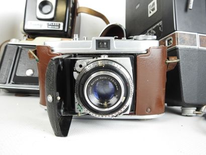 KODAK: 8 cameras including BROWNIE FLASH...