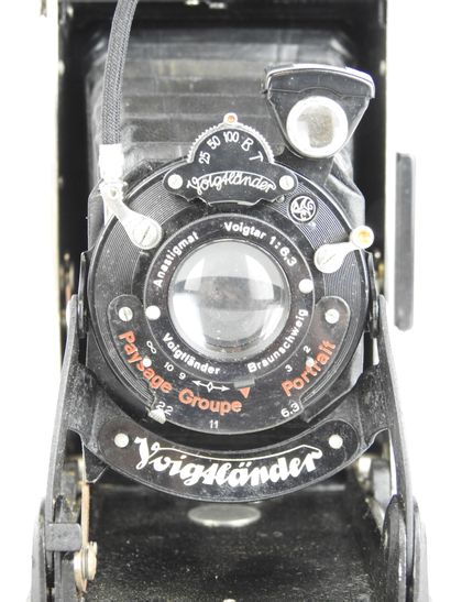 VOIGTLÄNDER: Bellows camera with Voigtar...