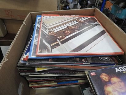 VINYLES : Environs 100 45 tours, 33 tours...