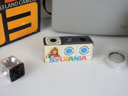 POLAROID: 2 cameras including EE33 Land Camera...