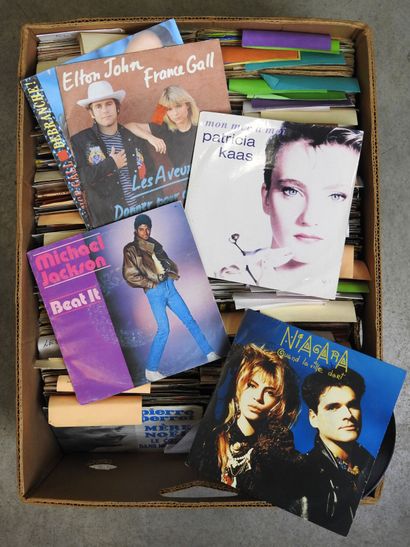 VINYLES : Environ 200 45 tours de variétés...