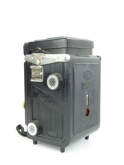 REFLEX TRAVELLER camera with Double Lens...