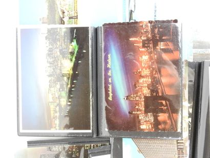 USA: 50 postcards of views of the United...