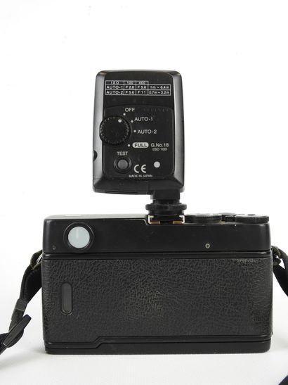 KONICA: Hexar RF with HX-18W flash, M-Hexanon...