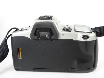 MINOLTA: Dynax 500 si. With AF Zoom 28-80mm...