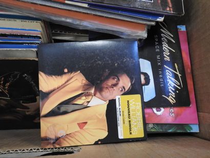 VINYLES : Environs 100 45 tours, 33 tours...