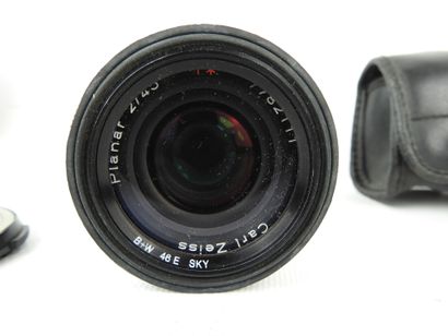 CONTAX G2 no. 001038 with TLA200 flash, Carl...