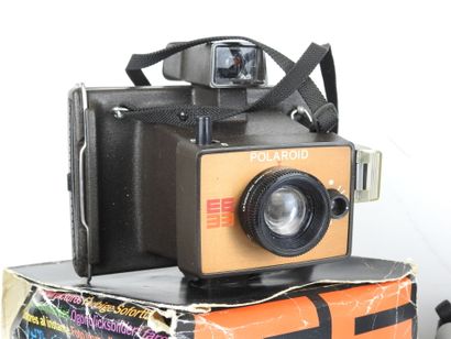 POLAROID: 2 cameras including EE33 Land Camera...