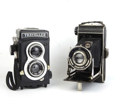 REFLEX TRAVELLER camera with Double Lens...