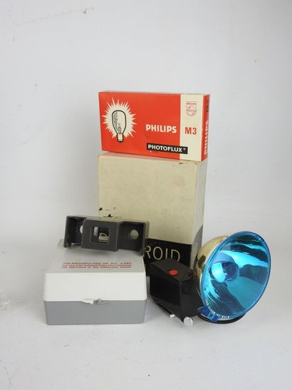 POLAROID: 2 cameras including EE33 Land Camera...