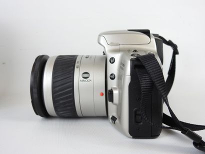 MINOLTA: Dynax 500 si. With AF Zoom 28-80mm...