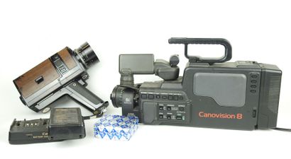 2 CAMERAS: CHINON 672 Autozoom Super 8. In...