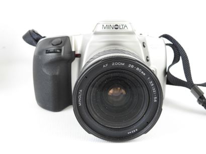 MINOLTA: Dynax 500 si. With AF Zoom 28-80mm...