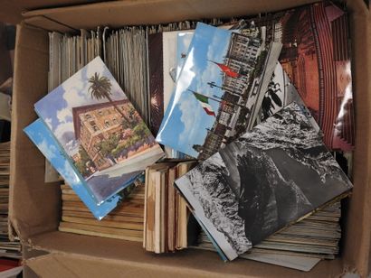DIVERS : Environ 3600 cartes postales semi-modernes...
