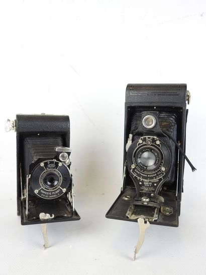 KODAK: 8 cameras including BROWNIE FLASH...