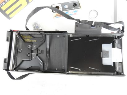 POLAROID: 2 cameras including EE33 Land Camera...
