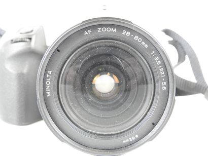MINOLTA: Dynax 500 si. With AF Zoom 28-80mm...
