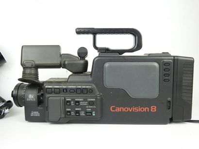 2 CAMERAS: CHINON 672 Autozoom Super 8. In...