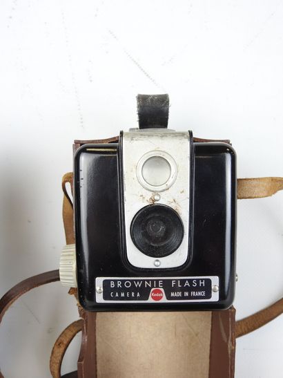 KODAK: 8 cameras including BROWNIE FLASH...