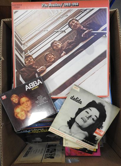 VINYLES : Environs 100 45 tours, 33 tours...