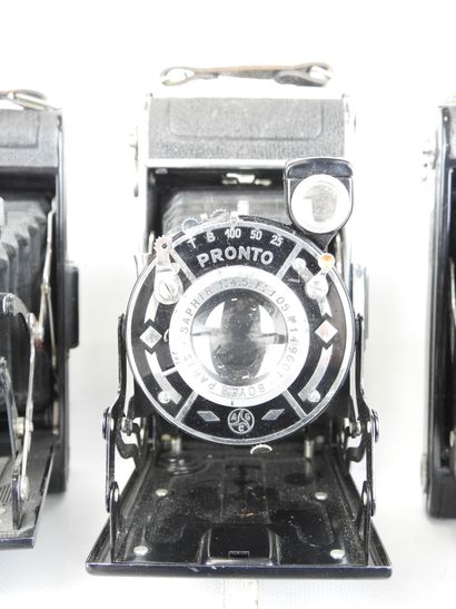 6 BLOW PHOTO CAMERAS including 2 KINAX II...