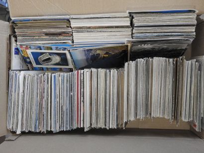 DIVERS : Environ 3600 cartes postales semi-modernes...