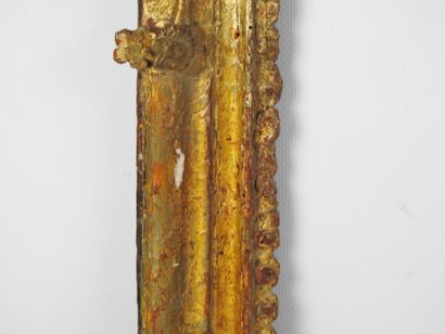 CADRE ANCIEN en bois et stuc doré à décor...