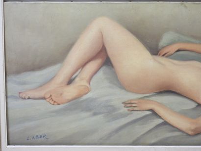 L. ABER (XXe) : Nu féminin. Huile sur toile....