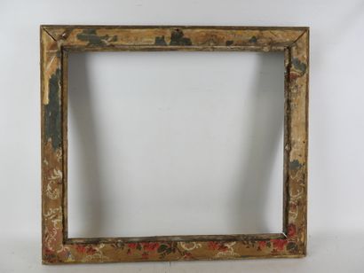 CADRE ANCIEN en bois et stuc doré à décor...