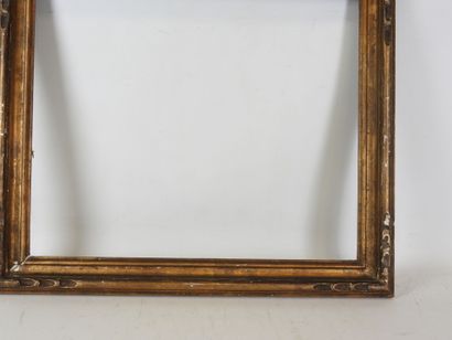 CADRE NU en bois et stuc doré. 47 x 54,5...