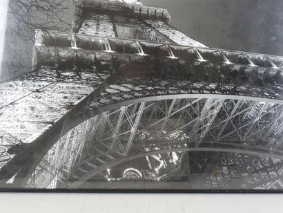 CADRE avec impression de la Tour Eiffel....