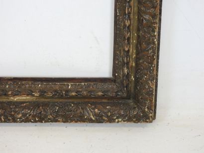 CADRE ANCIEN en bois et stuc à décor mouluré...