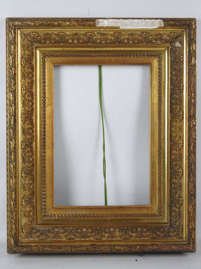 CADRE NU en bois et stuc doré à décor de...