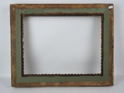 CADRE ANCIEN en bois et stuc doré à décor...