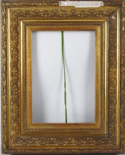 CADRE NU en bois et stuc doré à décor de...