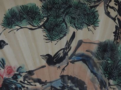 JAPON : Eventail en papier à décor imprimé...