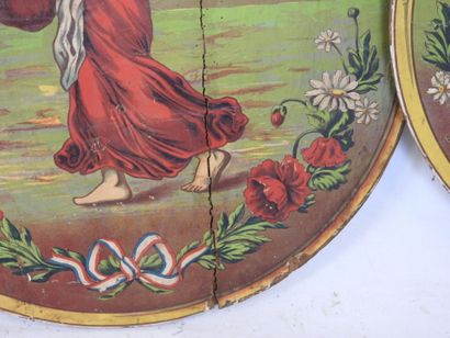 QUATRE PANNEAUX de forme ronde, à décor d'Allégorie...