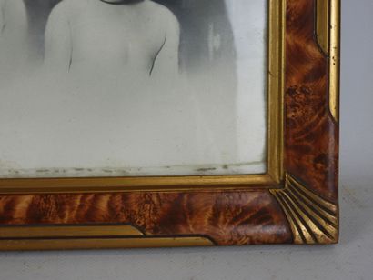 PHOTOGRAPHIE d'ENFANTS. 39 x 47,5 cm. Usures...