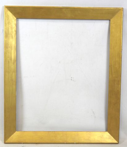 CADRE NU en bois doré. 85 x 73 - 73 x 60...
