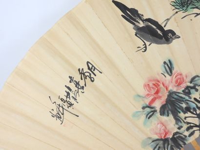 JAPON : Eventail en papier à décor imprimé...