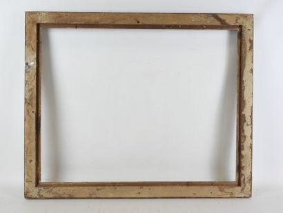 CADRE ANCIEN en bois doré à décor de canaux,...