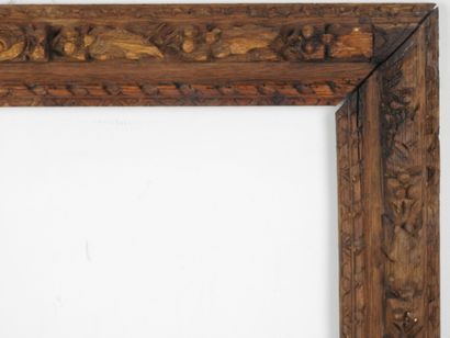 CADRE ANCIEN en bois sculpté à décor d'une...