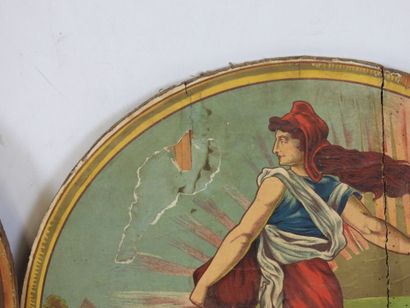 QUATRE PANNEAUX de forme ronde, à décor d'Allégorie...