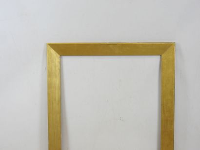 CADRE NU en bois doré. 85 x 73 - 73 x 60...